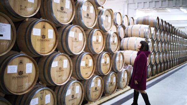 Цех выдержки вина на винодельческом предприятии Фанагория в Краснодарском крае