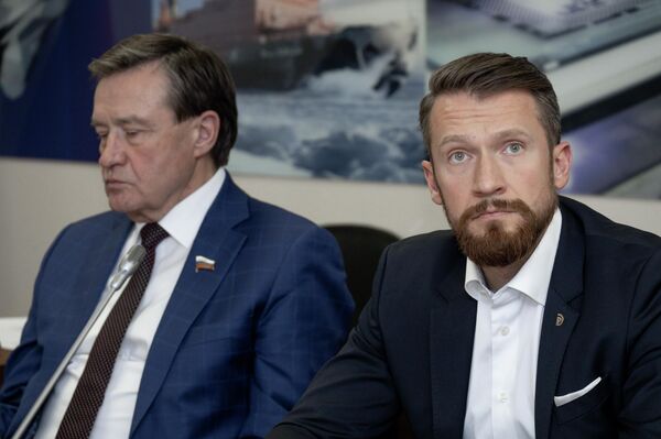 Председатель Комитета Совета Федерации по бюджету и финансовым рынкам, Сергей Николаевич Рябухин и Президент и председатель совета директоров ПАО Абрау-Дюрсо, Павел Борисович Титов. 