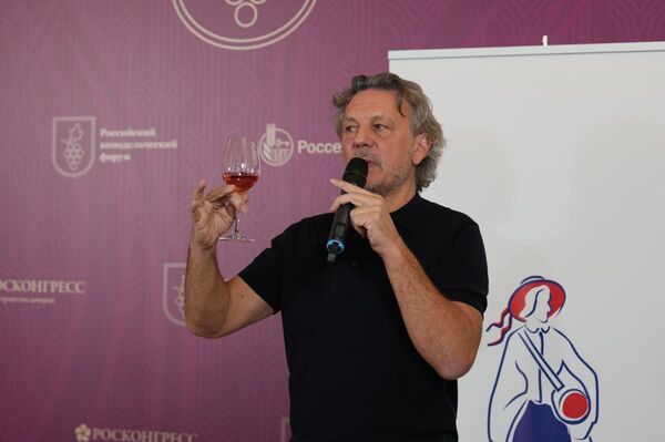 Российский винодельческий форум. Дегустация от винодельни Domaine de la Vivandière, винодел - Патрис Ле Ланн