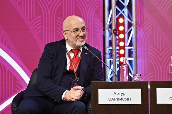 Российский винодельческий форум. Автор винного Гида Артур Саркисян