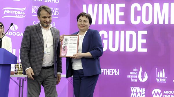 Представитель Чоргун на вручении наград победителям конкурса Винный гид Продэкспо Prodexpo International Wine Competition & Guide