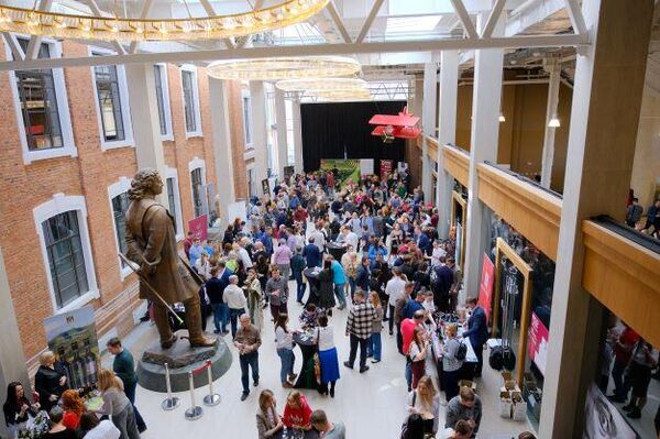 Фестиваль RUSWINEFEST в Екатеринбурге. Международный Центр Искусств Главный проспект