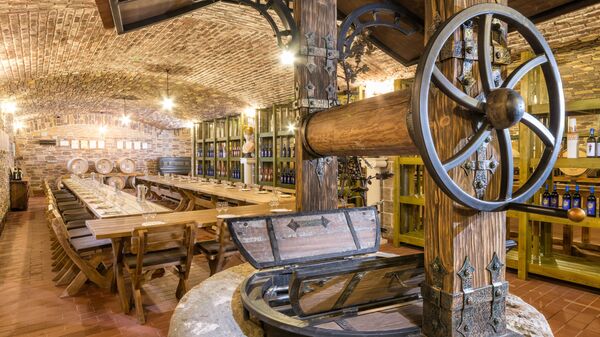 Экспонаты музея винодельни Винное подворье старого грека