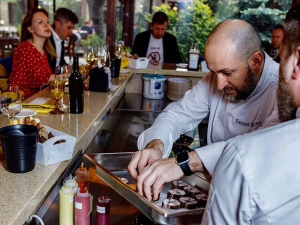Шеф-повар Chef's table ресторана Винотеррия Евгений Вийтык Шеф-повар Chef's table ресторана Винотеррия Евгений Вийтык