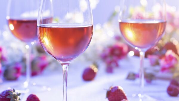 Розовые вина от российских виноделен