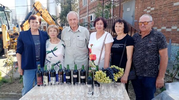 Сотрудники Кубань-Вино, которые заложили капсулу времени в 1982 году