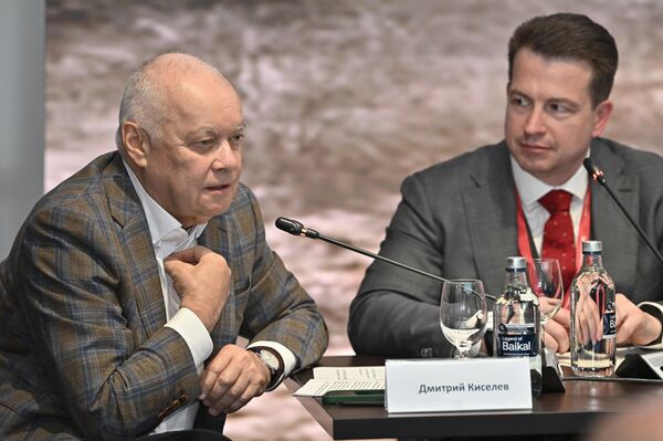 Сессия “Российское вино как национальное достояние. Формирование нового культурного кода” на площадке ВиноГрад в рамках ПМЭФ'24