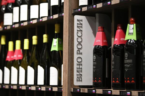 Винотека SimpleWine. Открытие весеннего этапа акции Дни российских вин