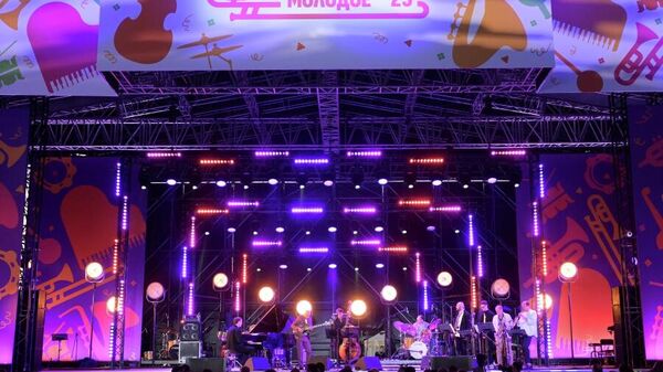 Выступление коллектива International Jazz Ensemble Якова Окуня на II Международном джазовом фестивале Геленджик-молодое. 