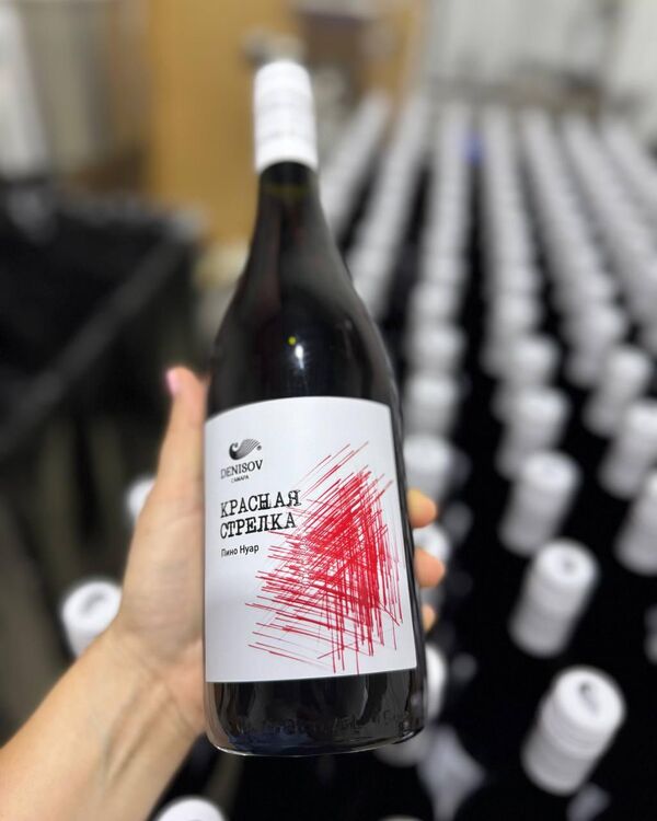 Вино красное сухое Denisov Winery Красная Стрелка Пино Нуар 2023 Вино красное сухое Denisov Winery Красная Стрелка Пино Нуар 2023