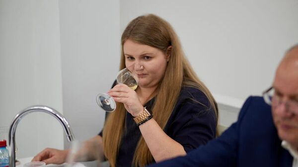 Дегустации в рамках винного конкурса Кубок АВВР 2025 – Дарья Задорожная, главный винодел ООО Новый Свет Дегустации в рамках винного конкурса Кубок АВВР 2025 – Дарья Задорожная, главный винодел ООО Новый Свет