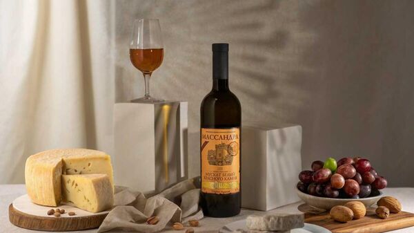 Вино крепленое Массандра Мускат белый Красного камня 2022