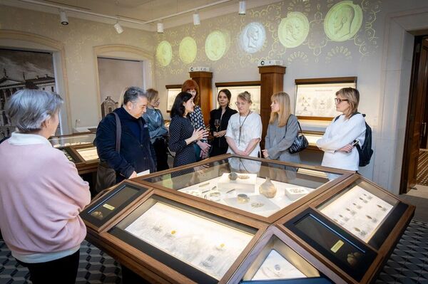 Пресс-брифинг рейтинга Top100wines в Музее Международного нумизматического клуба