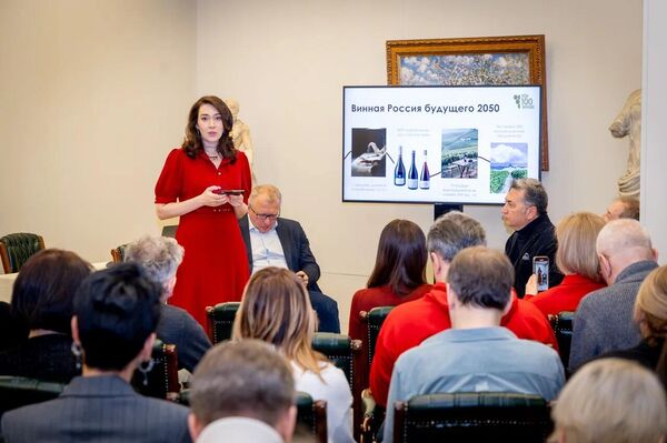 Пресс-брифинг рейтинга Top100wines в Музее Международного нумизматического клуба