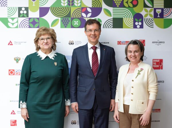 Открытие весеннего этапа акции Дни российских вин. Москва, Abrau Club