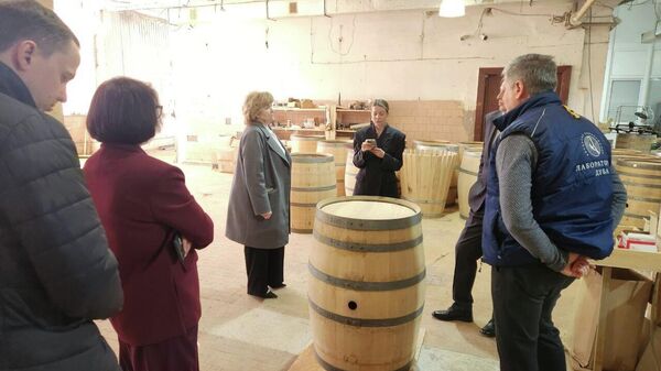 Инновационное бондарное производство: АВВР посетила Лабораторию дуба